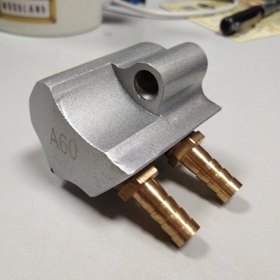 A6L用の新鮮なアルミプレートATFフィラーアダプターギアボックスオイル再充電コネクタ