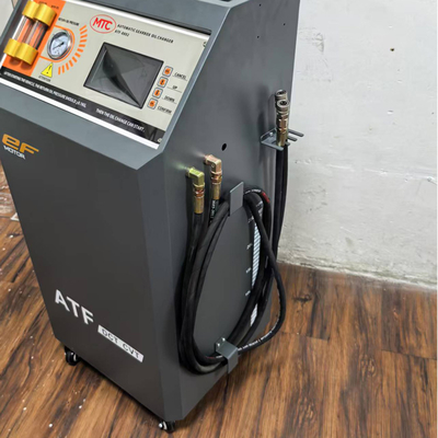 全自動トランスミッション オイル交換と自動車の清掃機